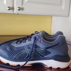 ASICS GT 2000 Running Shoes Womens Size 8 / blue
